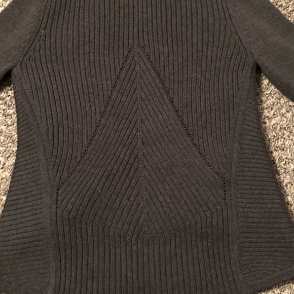 Althleta Sweater - Picture 4 of 4